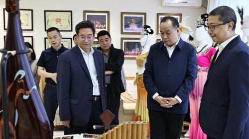 甘肅省財政廳牛成喆一行赴甘肅演藝集團(tuán)調(diào)研